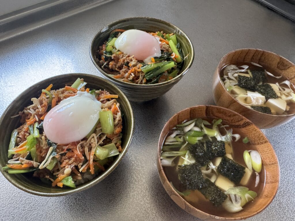 ジューシーそぼろと野菜のビビンバ完成
